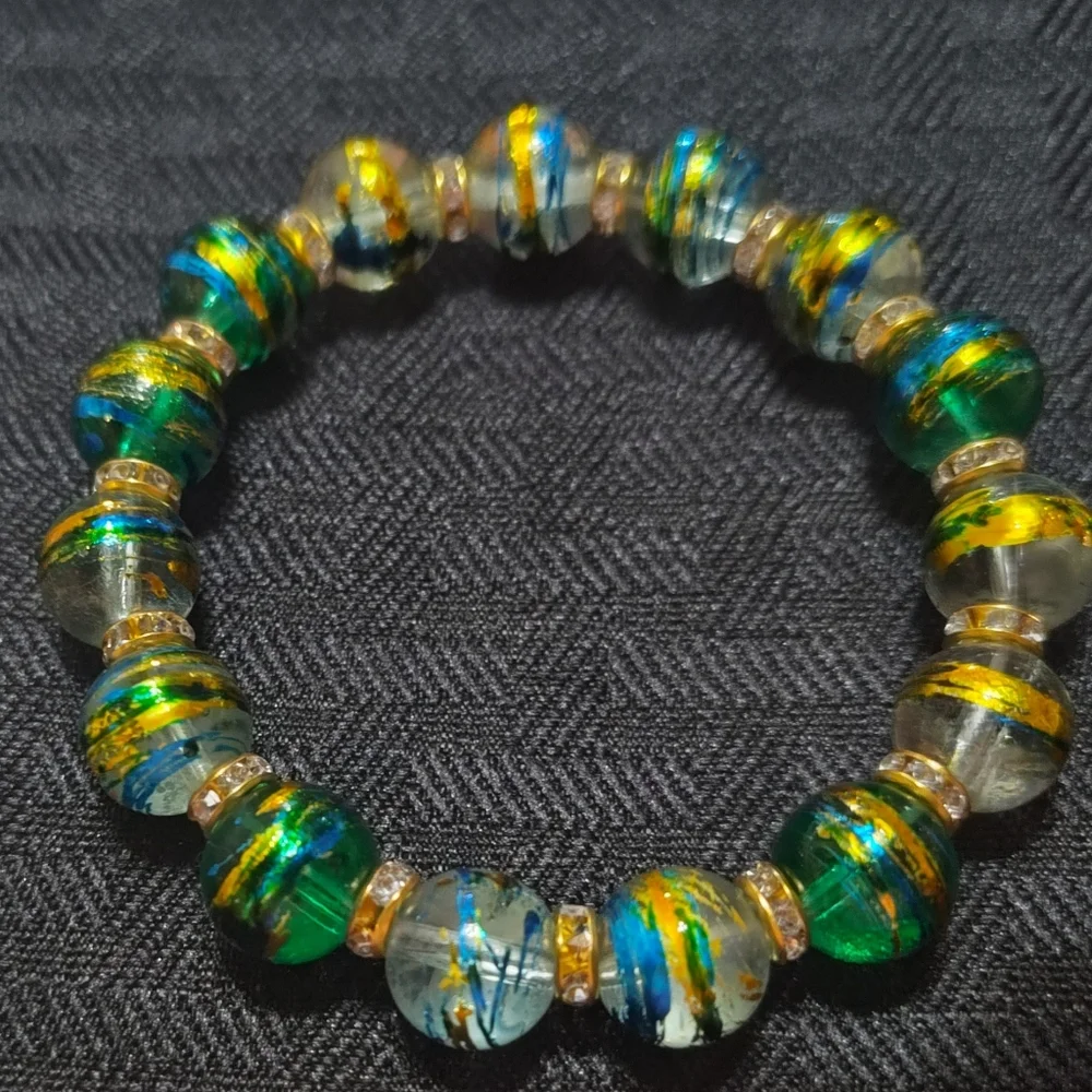 Beautiful multi colored bracelets - Picture 2 of 4